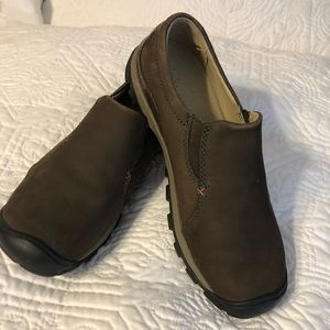 Keen size 8.5 leather shoes new